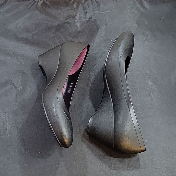 CROCS WOMEN'S LINA WEDGE ROUND TOE SLIP-ON SHOES - Picture 14 of 16